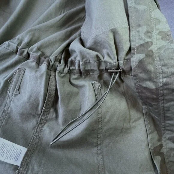Cinq à Sept Ladies Camouflage Jacket. Size S Button Close Cinch Waist Pockets - Picture 9 of 10